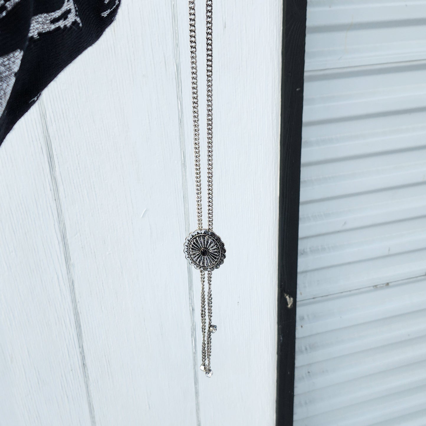 Conch and Chain Long Bolo Necklace